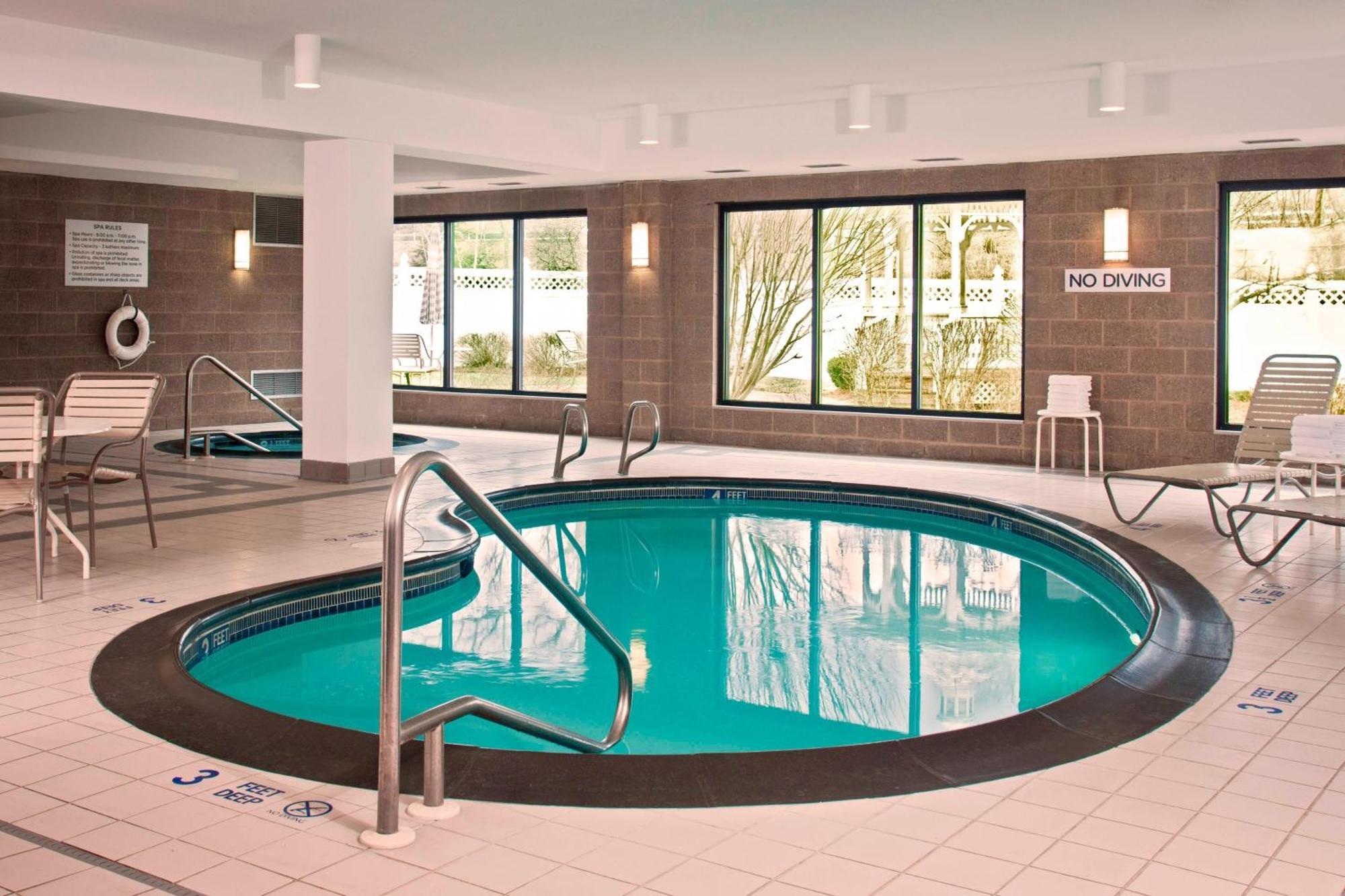 Courtyard Newburgh Stewart Airport Hotel Bagian luar foto