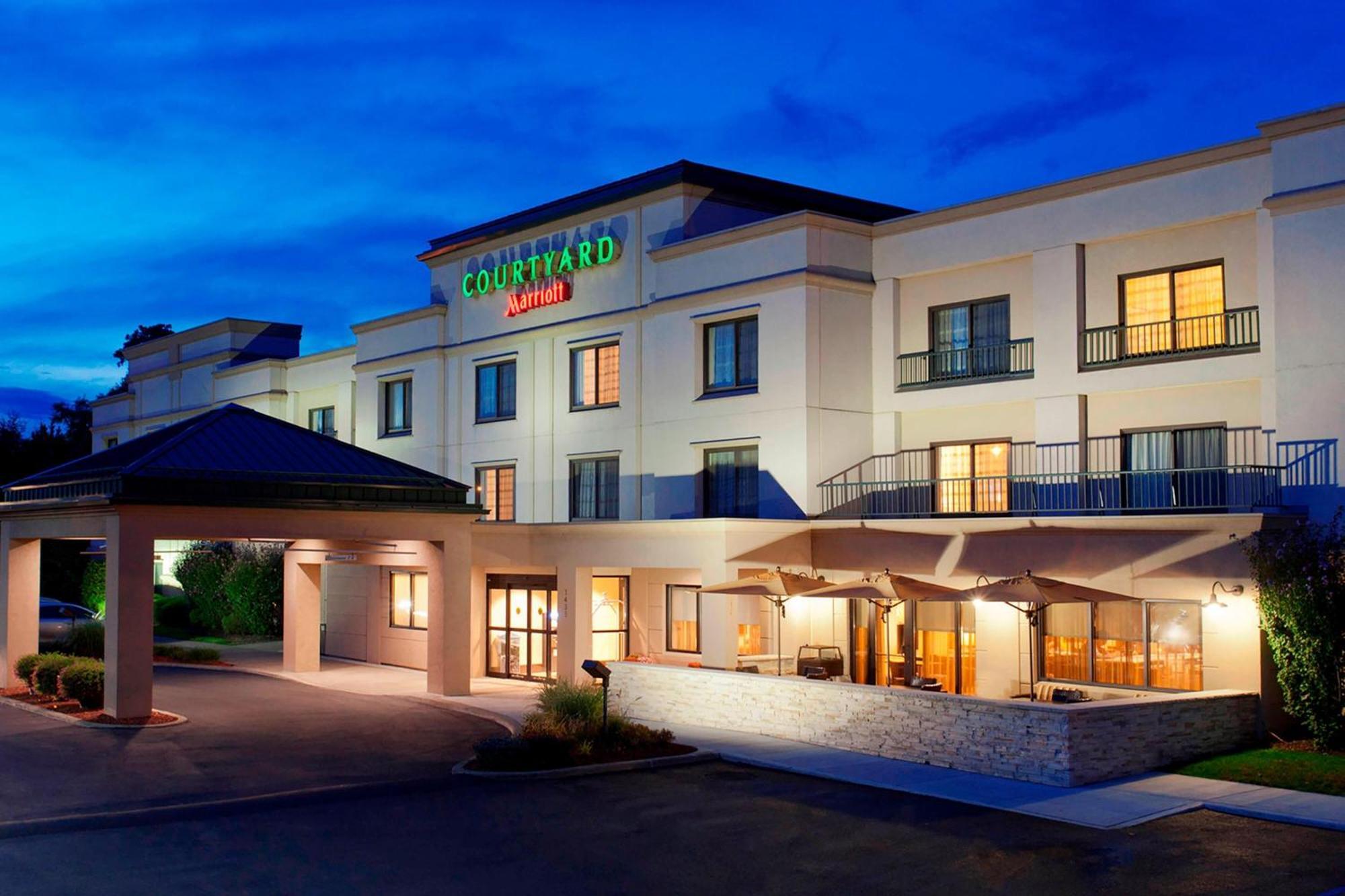 Courtyard Newburgh Stewart Airport Hotel Bagian luar foto