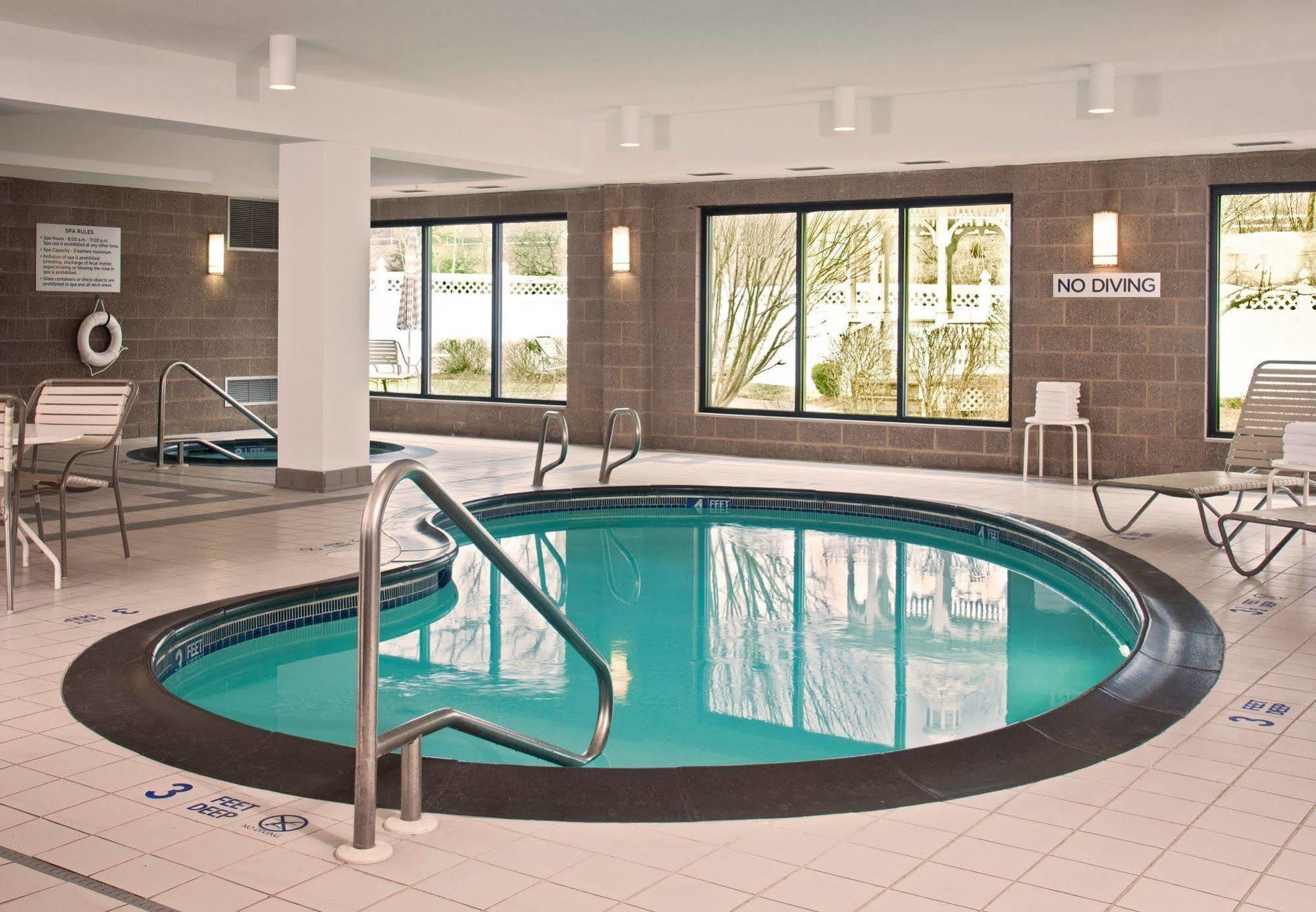 Courtyard Newburgh Stewart Airport Hotel Bagian luar foto